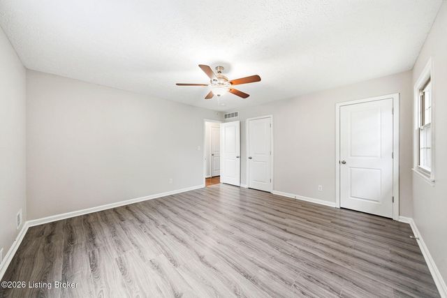 12016 Rock Spring Dr, Louisville, KY 40245