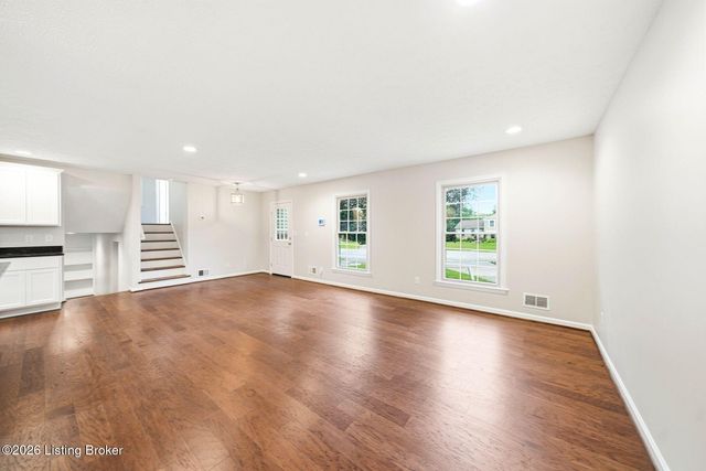 12016 Rock Spring Dr, Louisville, KY 40245