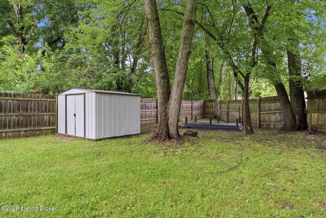 12016 Rock Spring Dr, Louisville, KY 40245