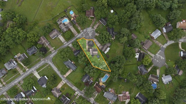 12016 Rock Spring Dr, Louisville, KY 40245