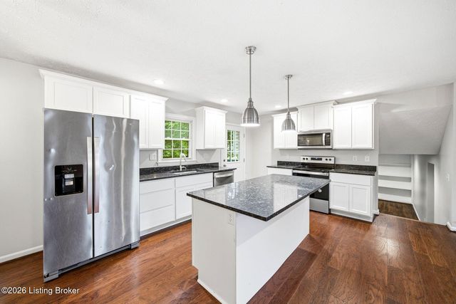 12016 Rock Spring Dr, Louisville, KY 40245