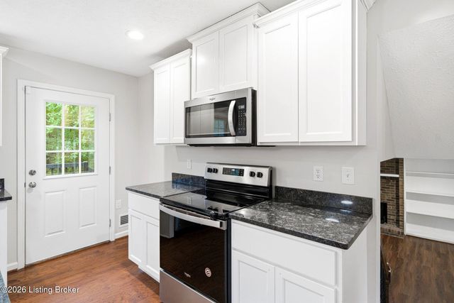 12016 Rock Spring Dr, Louisville, KY 40245