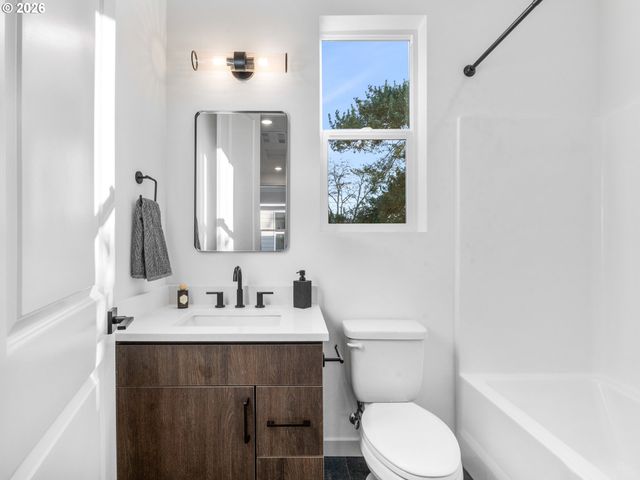 7464 Se Tolman St, Portland, OR 97206