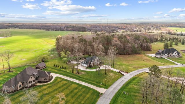 446 Waterford Dr, Manchester, TN 37355