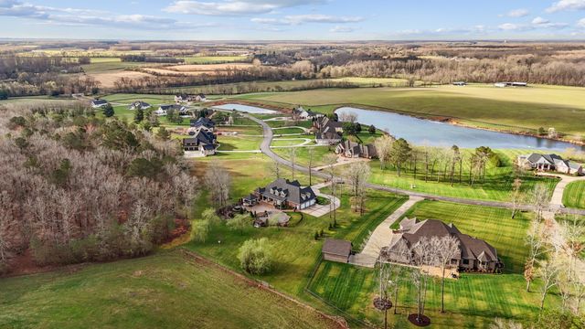 446 Waterford Dr, Manchester, TN 37355