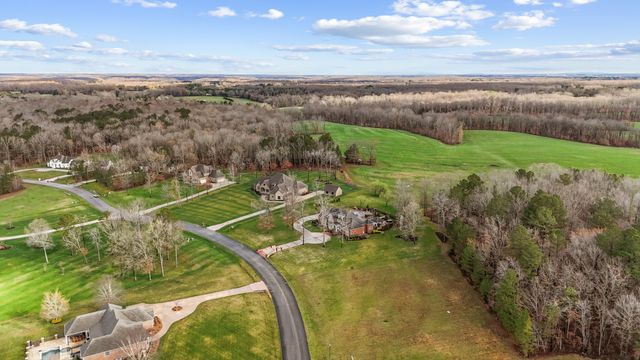 446 Waterford Dr, Manchester, TN 37355