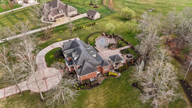 446 Waterford Dr, Manchester, TN 37355