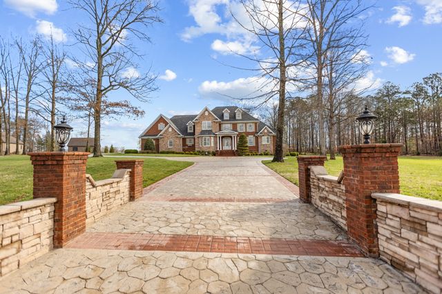 446 Waterford Dr, Manchester, TN 37355