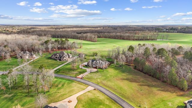 446 Waterford Dr, Manchester, TN 37355