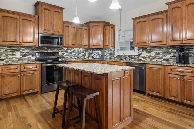 605 Compton Ln, Columbia, TN 38401