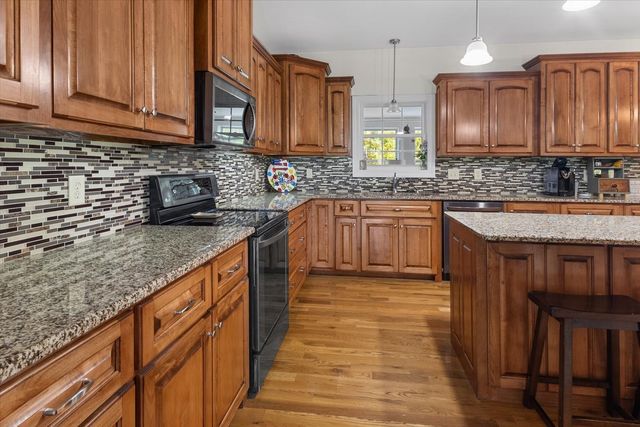 605 Compton Ln, Columbia, TN 38401
