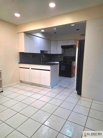375 Willowbrook Drive, North Brunswick, NJ 08902