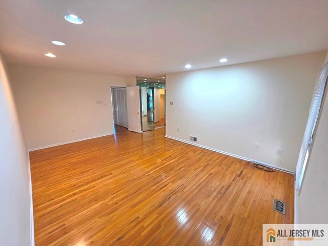 375 Willowbrook Drive, North Brunswick, NJ 08902