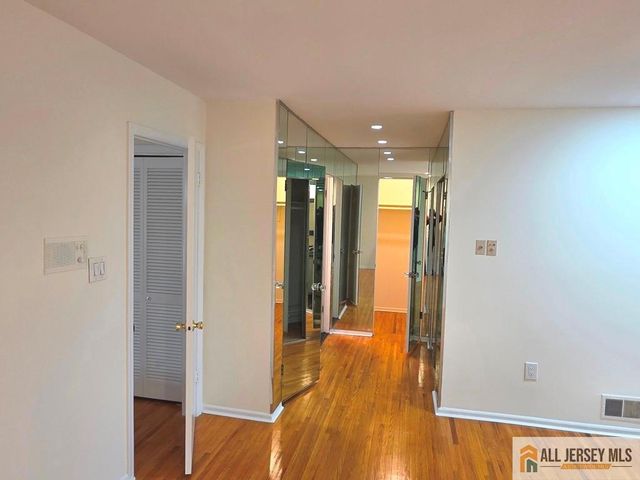 375 Willowbrook Drive, North Brunswick, NJ 08902