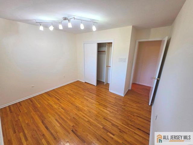 375 Willowbrook Drive, North Brunswick, NJ 08902