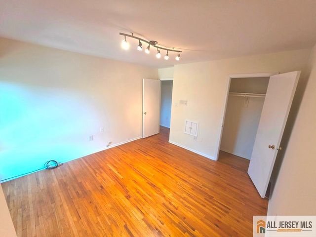 375 Willowbrook Drive, North Brunswick, NJ 08902
