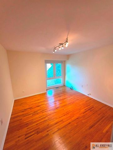 375 Willowbrook Drive, North Brunswick, NJ 08902