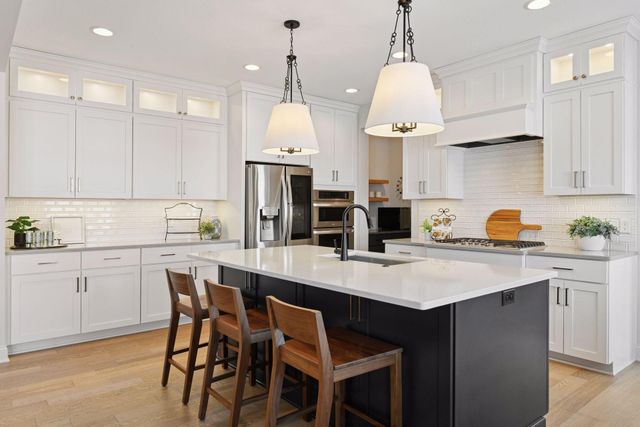 5290 Rolling Hills Parkway, Victoria, MN 55386