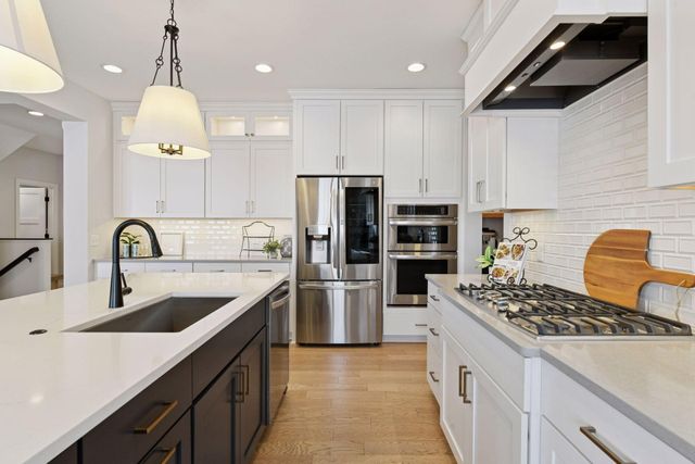 5290 Rolling Hills Parkway, Victoria, MN 55386