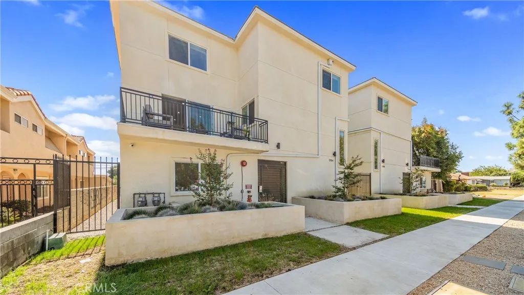 17154 CHATSWORTH Street 2, Granada Hills, CA 91344