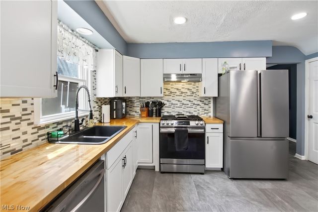 8586 Glennridge Avenue NW, Clinton, OH 44216
