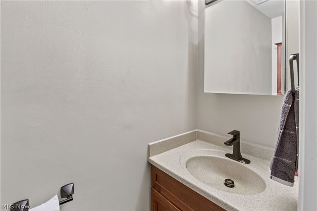 8586 Glennridge Avenue NW, Clinton, OH 44216