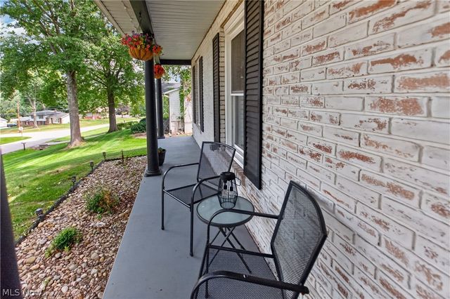 8586 Glennridge Avenue NW, Clinton, OH 44216