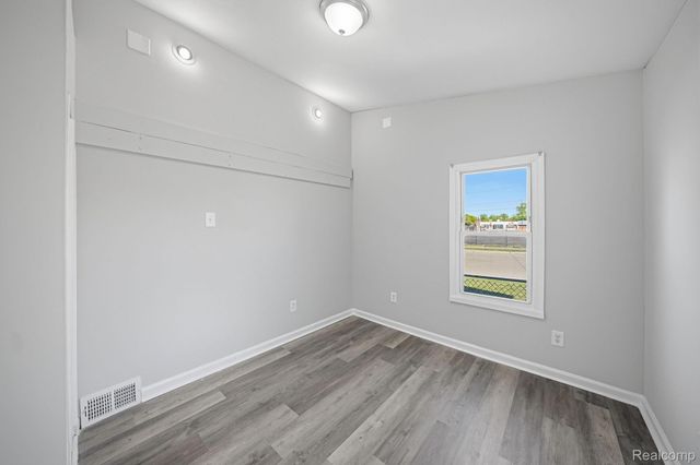 14890 Collinson Avenue, Eastpointe, MI 48021