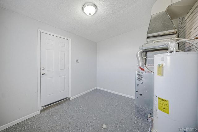 14890 Collinson Avenue, Eastpointe, MI 48021
