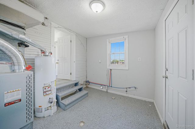 14890 Collinson Avenue, Eastpointe, MI 48021
