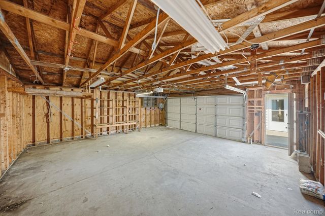 14890 Collinson Avenue, Eastpointe, MI 48021