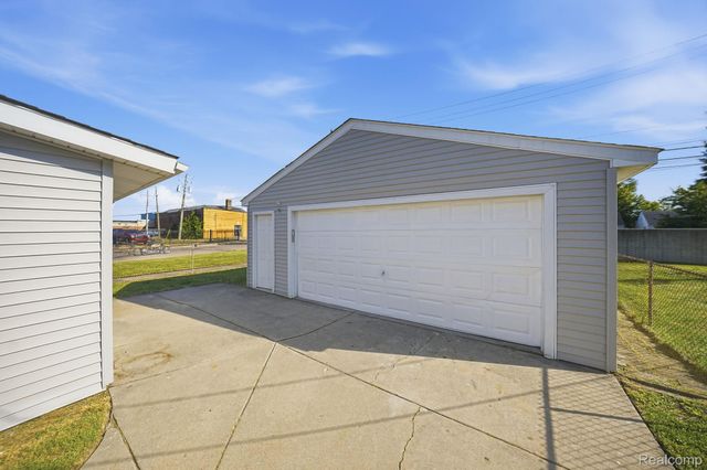 14890 Collinson Avenue, Eastpointe, MI 48021