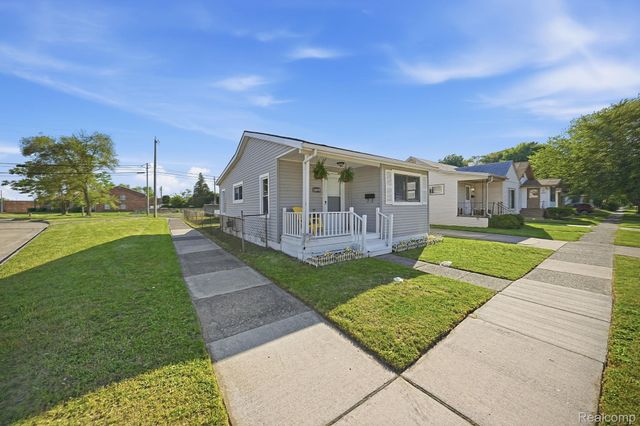 14890 Collinson Avenue, Eastpointe, MI 48021