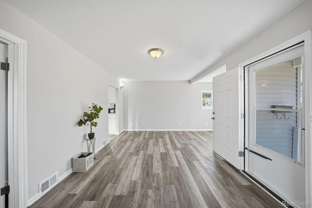 14890 Collinson Avenue, Eastpointe, MI 48021