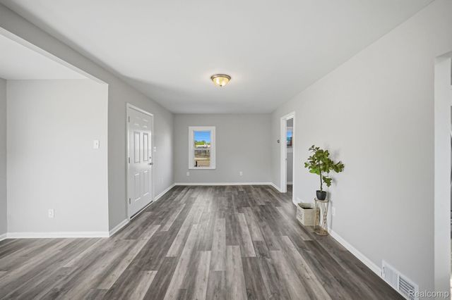 14890 Collinson Avenue, Eastpointe, MI 48021
