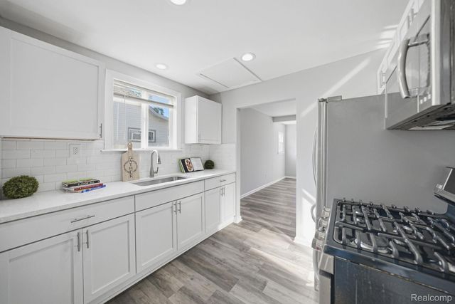 14890 Collinson Avenue, Eastpointe, MI 48021