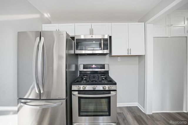 14890 Collinson Avenue, Eastpointe, MI 48021