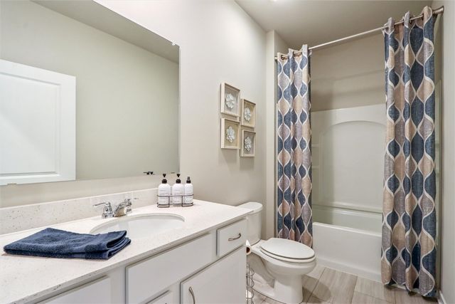 615 Maddie Ln, Tiffin, IA 52340