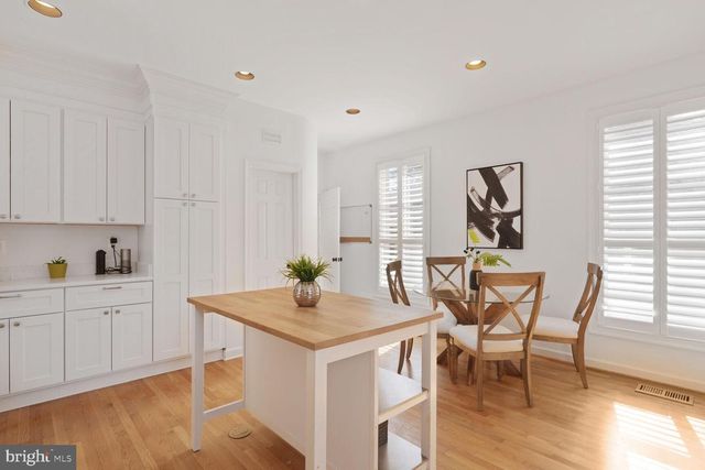 4711 FOXHALL CRES NW, Washington, DC 20007