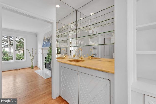4711 FOXHALL CRES NW, Washington, DC 20007