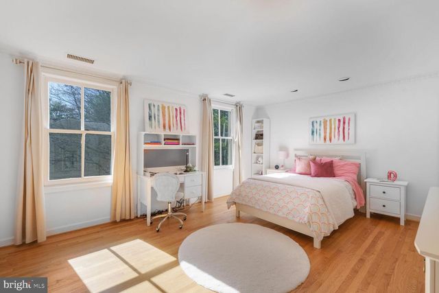 4711 FOXHALL CRES NW, Washington, DC 20007