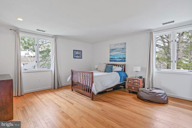 4711 FOXHALL CRES NW, Washington, DC 20007