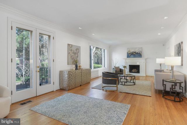 4711 FOXHALL CRES NW, Washington, DC 20007