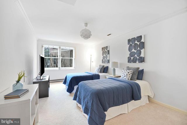 4711 FOXHALL CRES NW, Washington, DC 20007