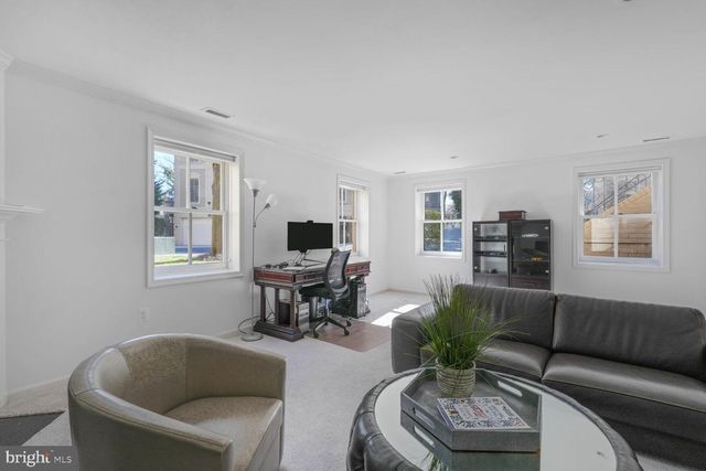 4711 FOXHALL CRES NW, Washington, DC 20007