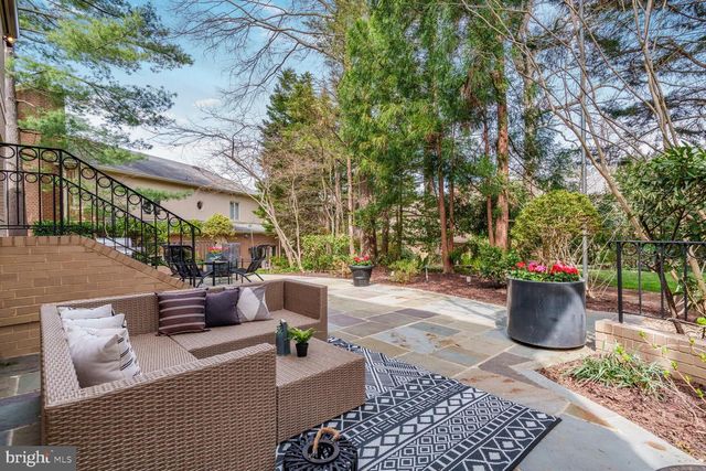 4711 FOXHALL CRES NW, Washington, DC 20007