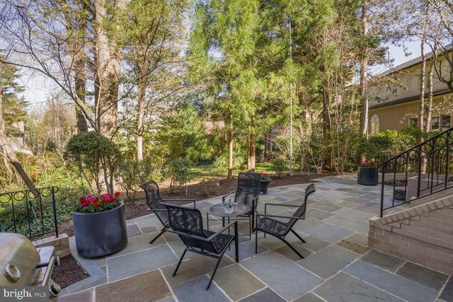 4711 FOXHALL CRES NW, Washington, DC 20007
