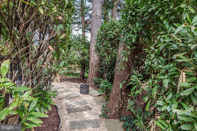 4711 FOXHALL CRES NW, Washington, DC 20007