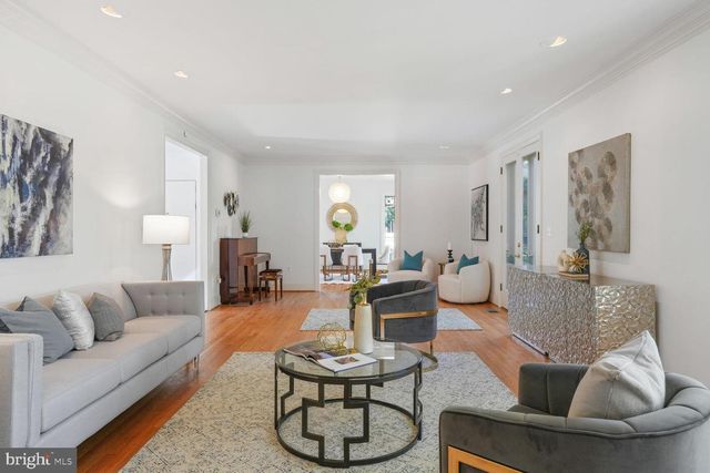 4711 FOXHALL CRES NW, Washington, DC 20007