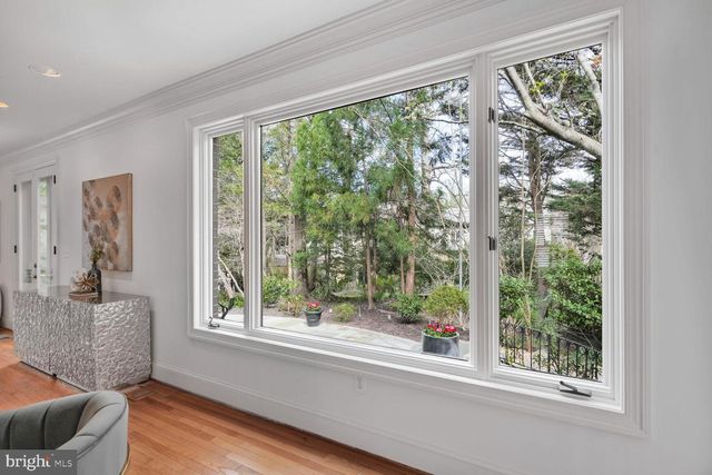4711 FOXHALL CRES NW, Washington, DC 20007